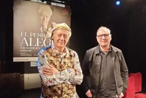 Mario Gas (i) y el director Fernando Bernués han presentado este jueves en el Teatro Español 'El pesimismo alegre. (Mi suicidio)'. Foto Inma Tapia/EFE