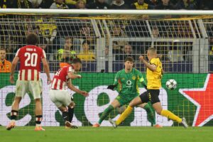 El delantero Gorka Guruzeta durante el partido de la UEFA Champions League que han jugado Borussia Dortmund y Athletic Club en Dortmund, Alemania EFE/EPA/FRIEDEMANN VOGEL