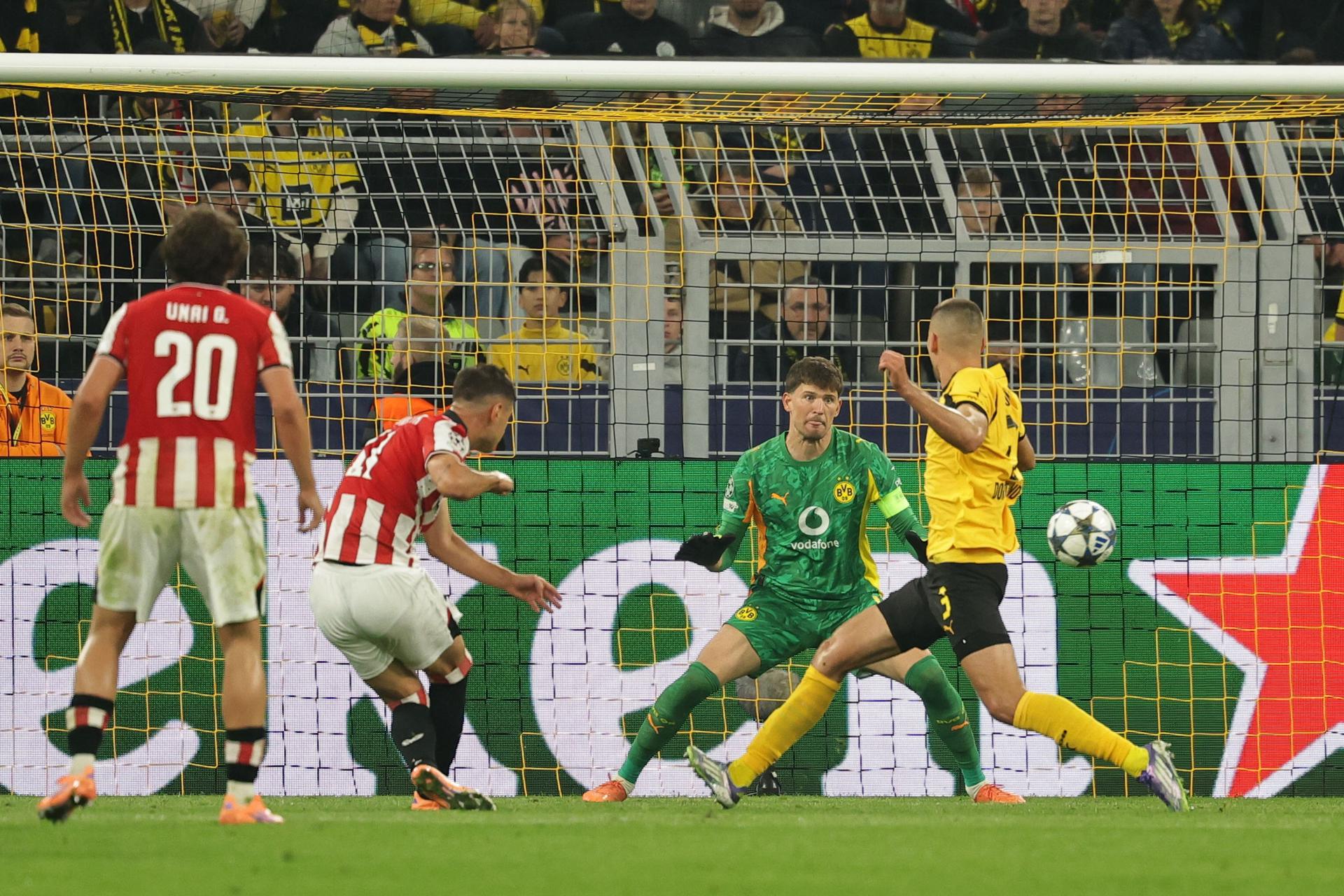 El delantero Gorka Guruzeta durante el partido de la UEFA Champions League que han jugado Borussia Dortmund y Athletic Club en Dortmund, Alemania EFE/EPA/FRIEDEMANN VOGEL