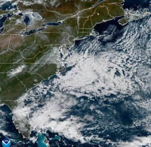 Fotografía satelital cedida este jueves por la Oficina Nacional de Administración Oceánica y Atmosférica de Estados Unidos (NOAA), a través del Centro Nacional de Huracanes (NHC), que muestra la localización del huracán Imelda frente a las costas estadounidenses en el Atlántico. EFE/NOAA-NHC