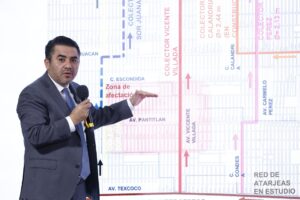 El titular de la Comisión Nacional del Agua (Conagua), Efraín Morales López, habla durante una rueda de prensa este miércoles, en el Palacio Nacional de Ciudad de México (México). EFE/Sáshenka Gutiérrez