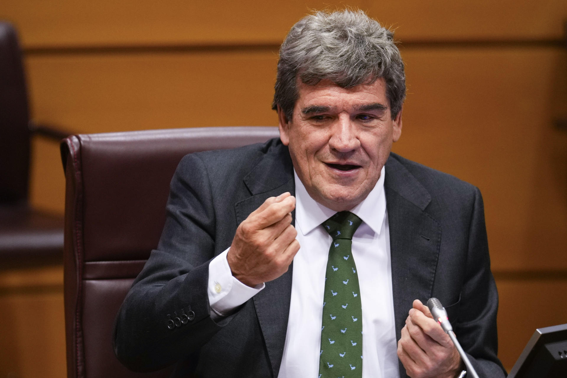 MADRID, 09/10/2025.- El gobernador del Banco de España, José Luis Escrivá, comparece este jueves en la Comisión de Economía del Senado. EFE/ Borja Sánchez-trillo