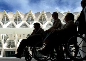 Varios discapacitados acuden a la celebración del año europeo de los discapacitados, que ha tenido lugar en la Ciudad de las Artes y de las Ciencias de Valencia. EFE/Kai Försterling.
