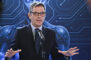 El ministro de Presidencia, Justicia y Relaciones con las Cortes, Félix Bolaños, interviene este viernes durante la clausura en León del IV DATAFórum 2025, el foro anual que analiza la relación de la Justicia con la digitalización, los datos, la innovación y el humanismo en la era tecnológica. EFE/ J. Casares