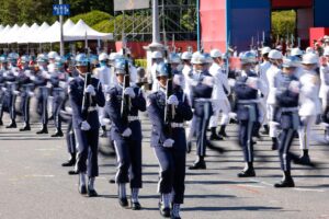 Miembros de la guardia de honor taiwanesa participan en un desfile durante las celebraciones del Día Nacional de Taiwán frente al Palacio Presidencial en Taipéi, Taiwán, el 10 de octubre de 2025. EFE/EPA/RITCHIE B. TONGO