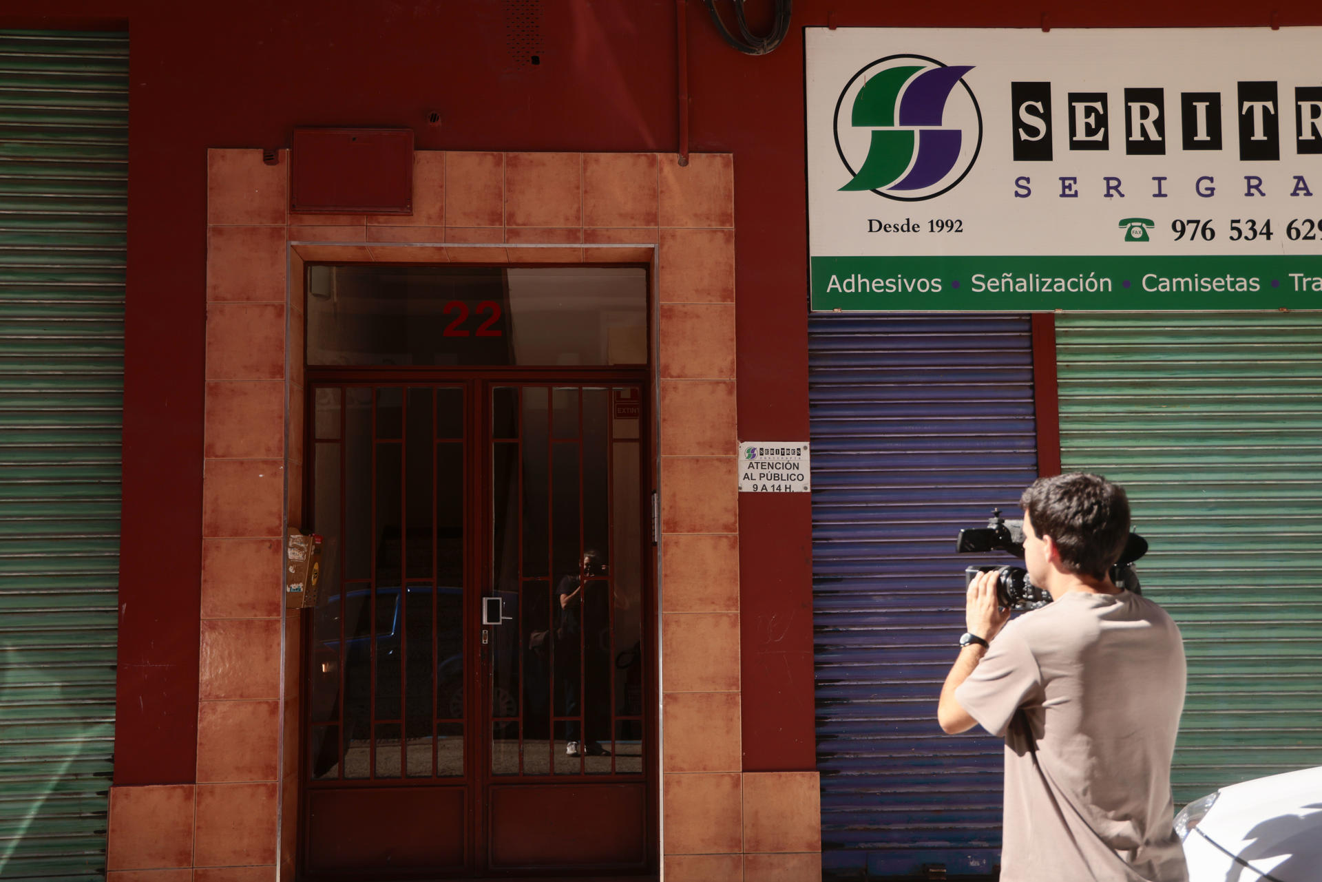 Un hombre de 33 años ha sido detenido por acuchillar en la noche del sábado en Zaragoza a su expareja, que está ingresada con pronóstico reservado en el Hospital Clínico Lozano Blesa, confirman fuentes de la Policía Nacional. EFE/ Toni Galán
