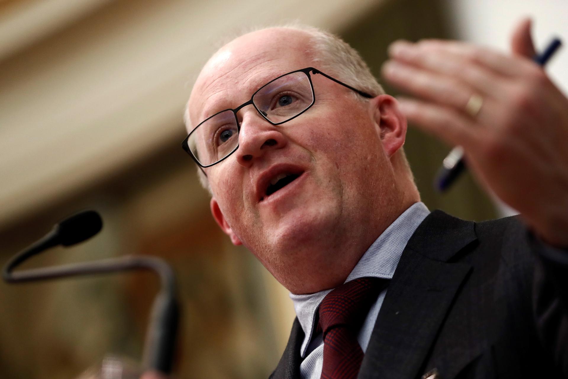 Imagen de archivo del economista jefe del Banco Central Europeo (BCE), Philip Lane, que enfatizó este lunes que la entidad tomará las decisiones sobre los tipos de interés en cada reunión, según sean los datos económicos que llegan. EFE/Mariscal