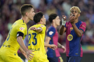 Un momento del partido de Liga entre el Barcelona y el Villarreal, de la pasada temporada. EFE/ Enric Fontcuberta
