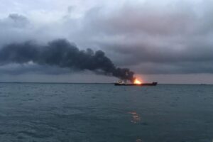 Foto archivo. Buque cisterna de gas se incendió en el estrecho de Kerch, entre las fronteras de Crimea y Rusia. EPA/KERCH.FM BEST QUALITY AVAILABLE[BEST QUALITY AVAILABLE]