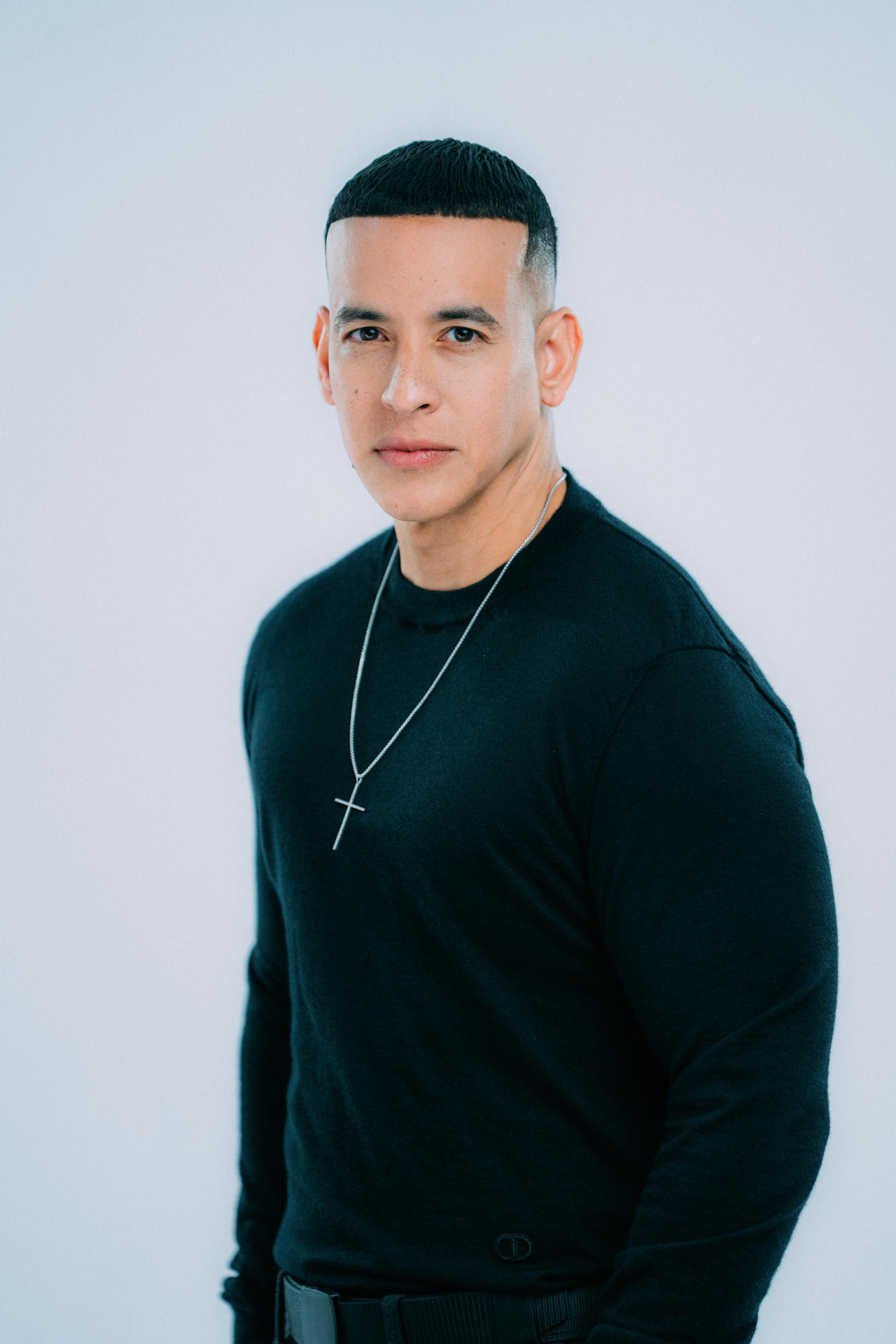 Fotografía cedida por Telemundo donde aparece el cantante puertorriqueño de reguetón Daddy Yankee. Yankee, quien ahora se hace llamar DY, volverá a los escenarios tras casi dos años de pausa al presentarse en los Premios Billboard de la Música Latina 2025 el 23 de octubre en Miami, según anunciaron este jueves dicha organización y Telemundo. EFE/Telemundo