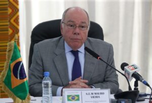 Fotografía de archivo del ministro de Relaciones Exteriores de Brasil, Mauro Vieira, en Abidjan (Costa de Marfil). EFE/Legnan Koula