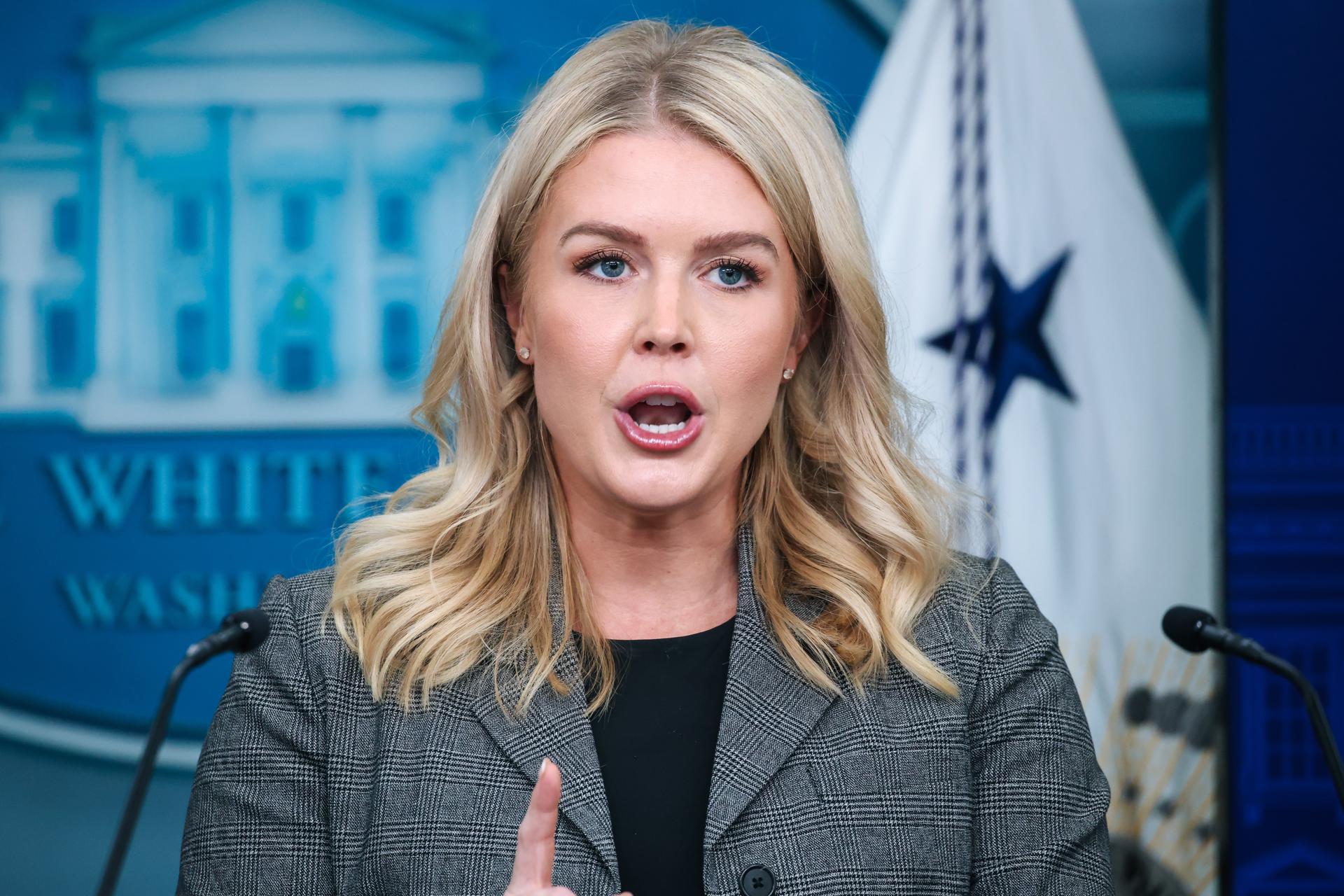 La secretaria de prensa de la Casa Blanca, Karoline Leavitt, habla durante un briefing de prensa en la Casa Blanca en Washington, DC, EE.UU. EFE/SAMUEL CORUM
