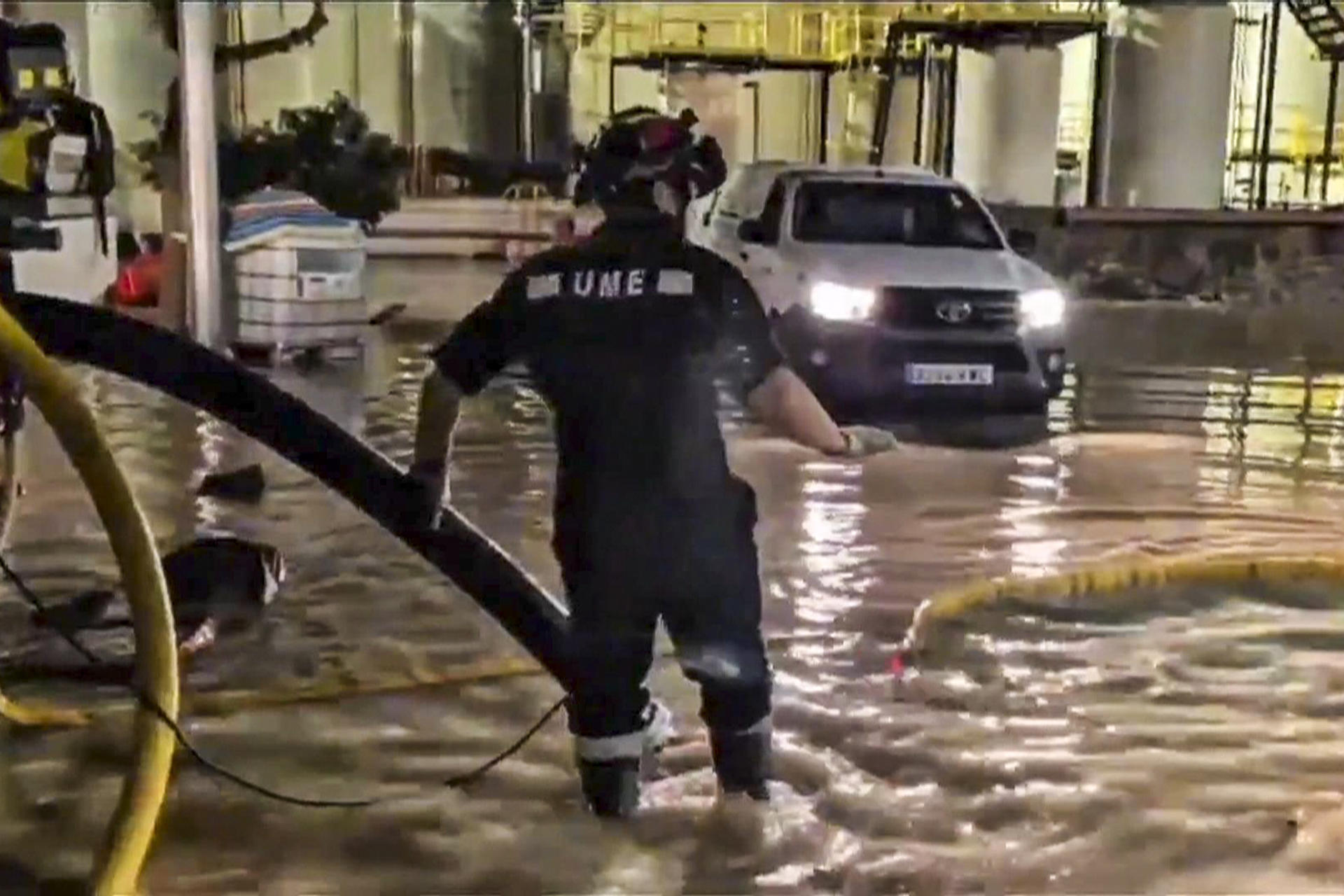 Efectivos de todas las administraciones, en la captura de vídeo publicado por la UME en su cuenta oficial de la red X miembros de la Unidad Militar de Emergencia, trabajan en la recuperación de la normalidad en Ibiza y Formentera tras las inundaciones por las lluvias torrenciales del martes, que dejaron varios heridos y que provocaron cuantiosos daños en instalaciones públicas y privadas.EFE/ Red X / Unidad Militar de Emergencias***SOLO USO EDITORIAL/SOLO DISPONIBLE PARA ILUSTRAR LA NOTICIA QUE ACOMPAÑA (CRÉDITO OBLIGATORIO)***