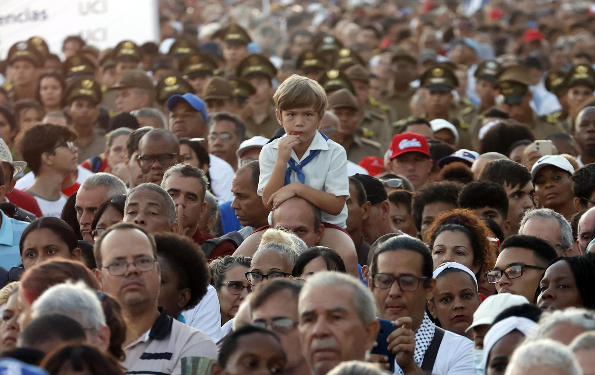 Personas participan en un acto de solidaridad con Palestina este jueves, en La Habana (Cuba).EFE/Ernesto Mastrascusa