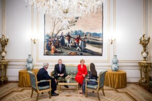- El rey Felipe (L) y la reina Matilde (2R) de Bélgica se reúnen con el rey Felipe VI (2L) y la reina Letizia (R) en el Palacio Real antes de la apertura de la exposición Europalia España en Bruselas, Bélgica, 07 de octubre de 2025. El festival Europalia España se llevará a cabo del 08 de octubre de 2025 al 01 de febrero de 2026. (Bélgica, España, Bruselas) EFE/EPA/JASPER JACOBS / POOL