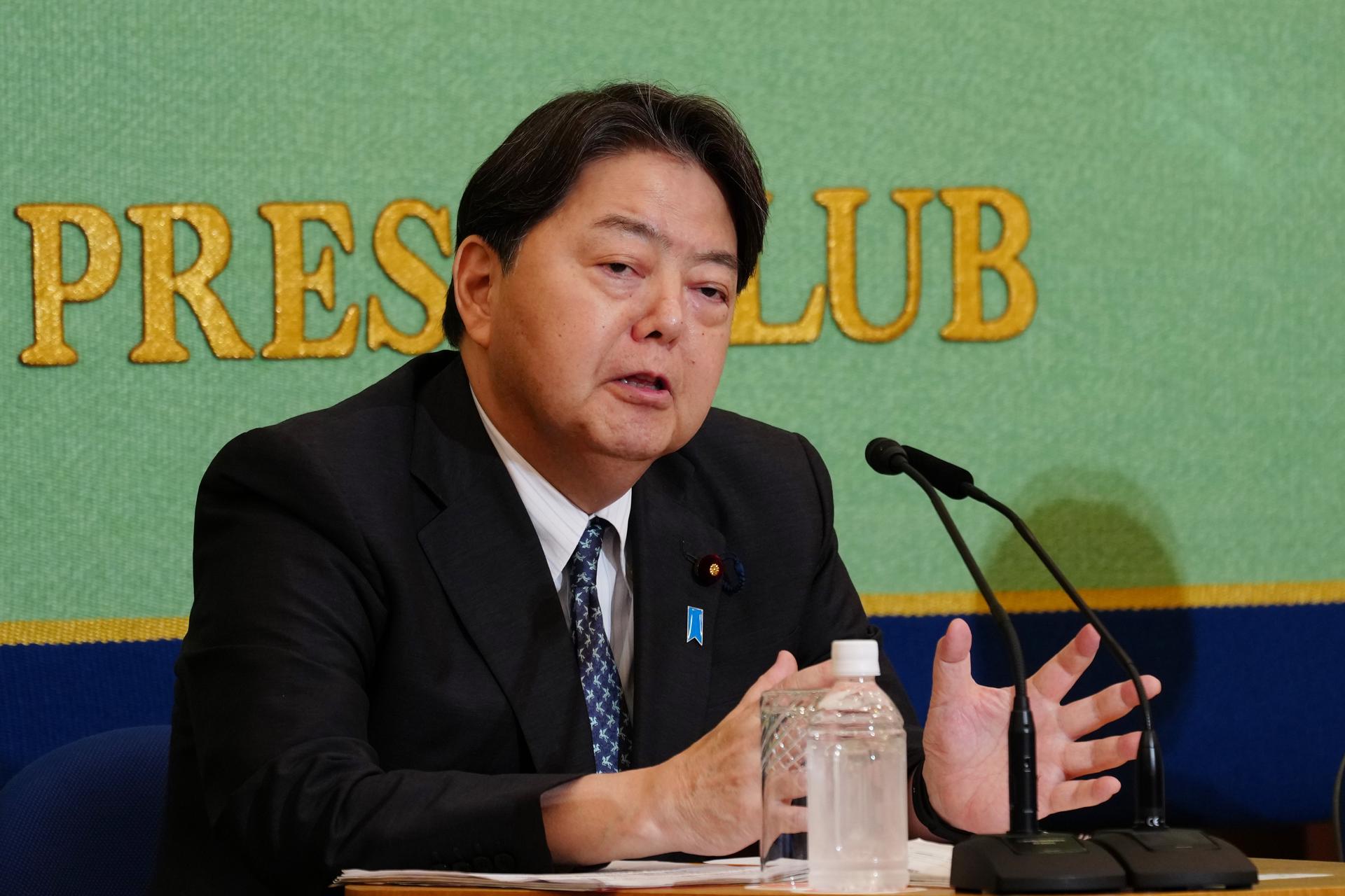 Foto de archivo del secretario jefe del gabinete japonés, Yoshimasa Hayashi, el pasado 24 de septiembre durante el Debate de Candidatos a la Presidencia del Partido Liberal Democrático (PLD) en Tokio. EFE/EPA/JIA HAOCHENG / POOL