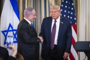 Foto de archivo del presidente de Estados Unidos Donald Trump y del primer ministro israelí Benjamin Netanyahu. EFE/JIM LO SCALZO