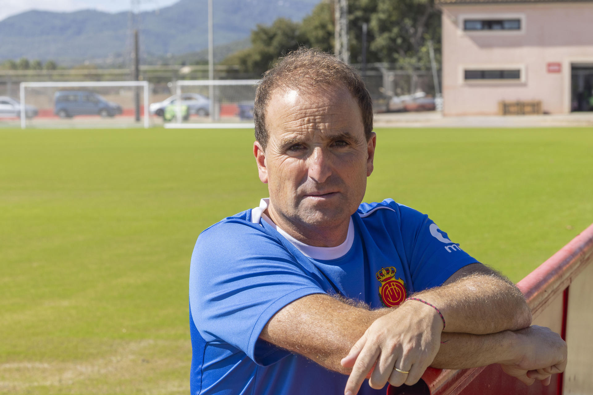 Jagoba Arrasate, entrenador del RCD Mallorca, posa durante la entrevista concedida a la Agencia EFE. EFE/ Cati Cladera