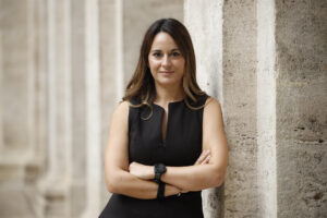 La comisionada del Gobierno para la reconstrucción y recuperación tras la dana, Zulima Pérez, durante la entrevista con EFE en la que asegura que llevarán "de la mano" a las víctimas en la reconstrucción porque sus aportaciones "son fundamentales" para el Ejecutivo y considera "muy grave" el comportamiento que tiene la Generalitat con ellas. EFE/Biel Aliño