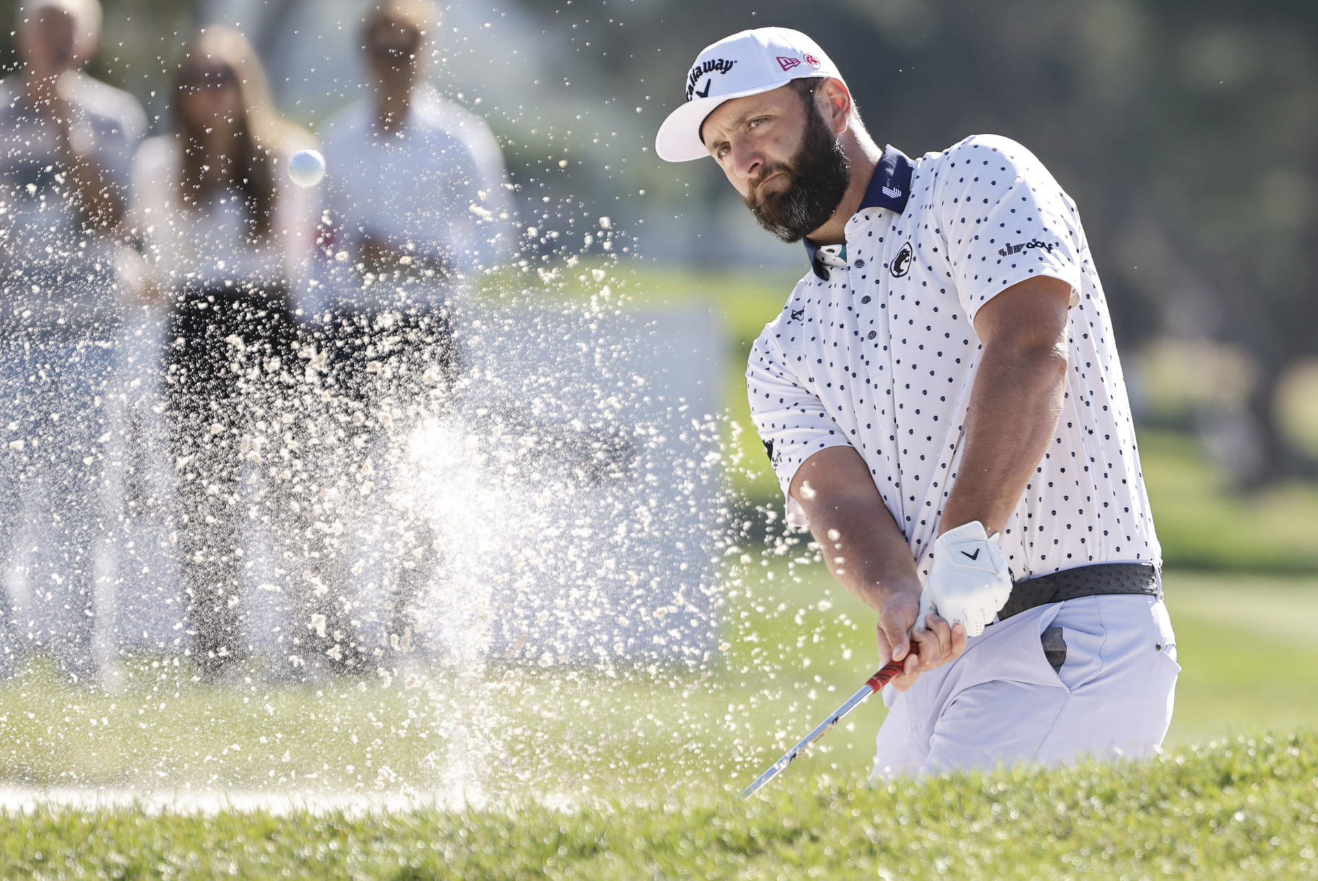 El golfista español Jon Rahm, durante la primera jornada del Abierto de España de golf este jueves en el Club de Campo Villa de Madrid. EFE/Sergio Pérez