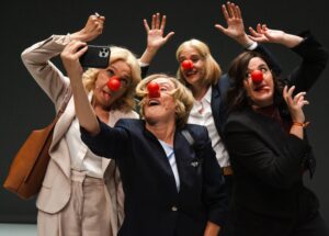 Foto de la obra de teatro 'Risa Canibal', pieza del colectivo Las Huecas, cedida por el Inaem.