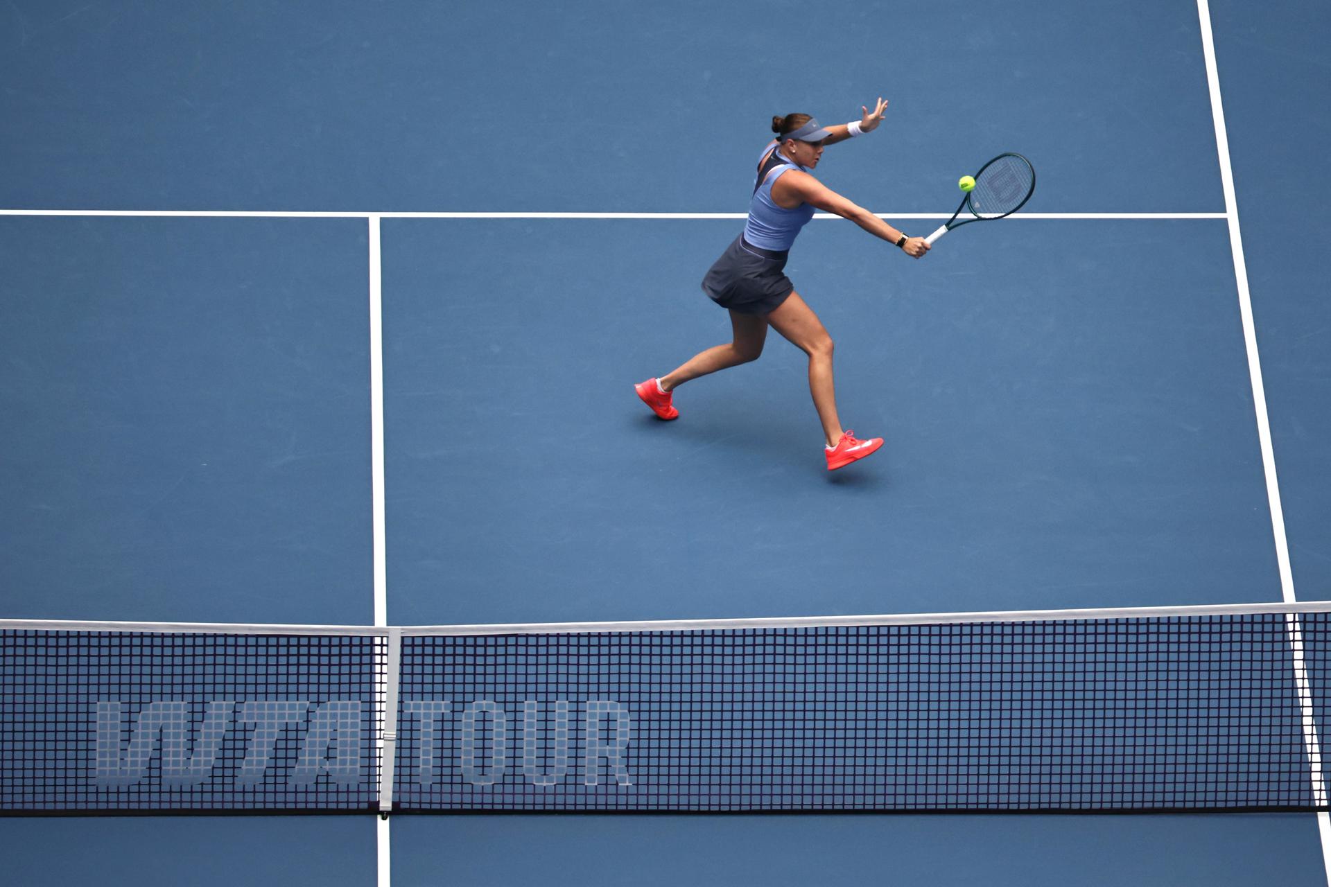 La estadounidense Amanda Anisimova, en un momento de su semifinal ante su compatriota Coco Gauff, en el Abierto de China. EFE/EPA/ANDRES MARTINEZ CASARES
