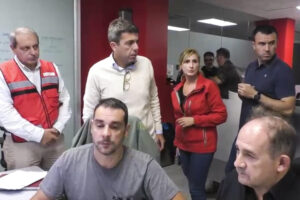 Captura de un vídeo de la reunión del Cecopi del 29 de octubre grabado por la productora contratada por Emergencias de la Generalitat revela que al comienzo de la reunión, a las 17 horas, el subdirector de Emergencias, Jorge Suárez, planteó la posibilidad de mandar mensajes de alerta a los teléfonos móviles por la situación que se vivía en aquellos momentos en la zona Utiel-Requena. Estos vídeos, que han sido incorporados a la causa judicial que investiga la gestión de la dana en la que murieron 229 personas, se muestra cómo al principio de la reunión se habla sobre la situación en la zona de Utiel-Requena, la única comarca que en esos momentos tenía decretada la situación 2 del Plan Especial de Inundaciones. EFE/Generalitat Valenciana -SOLO USO EDITORIAL/SOLO DISPONIBLE PARA ILUSTRAR LA NOTICIA QUE ACOMPAÑA (CRÉDITO OBLIGATORIO)-