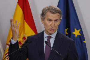 El presidente del Partido Popular, Alberto Núñez Feijóo, durante la segunda jornada VII Foro La Toja-Vínculo Atlántico este viernes en O Grove (Pontevedra). EFE/ Lavandeira Jr