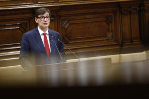 El presidente de la Generalitat, Salvador Illa, enel Parlament este martes. EFE/Quique Garcia