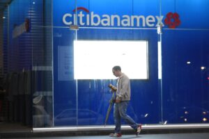 Fotografía de la fachada de una oficina del banco Citibanamex hoy, en la Ciudad de México (México). EFE/Mario Guzmán