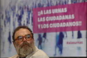 Imagen de archivo (12/7/2023) del Bob Pop durante la presentación del manifiesto '¡A las urnas las ciudadanas y los ciudadanos!' que pedía el voto para partidos progresistas en las elecciones generales del 23 de julio del 2023. EFE/Sergio Pérez