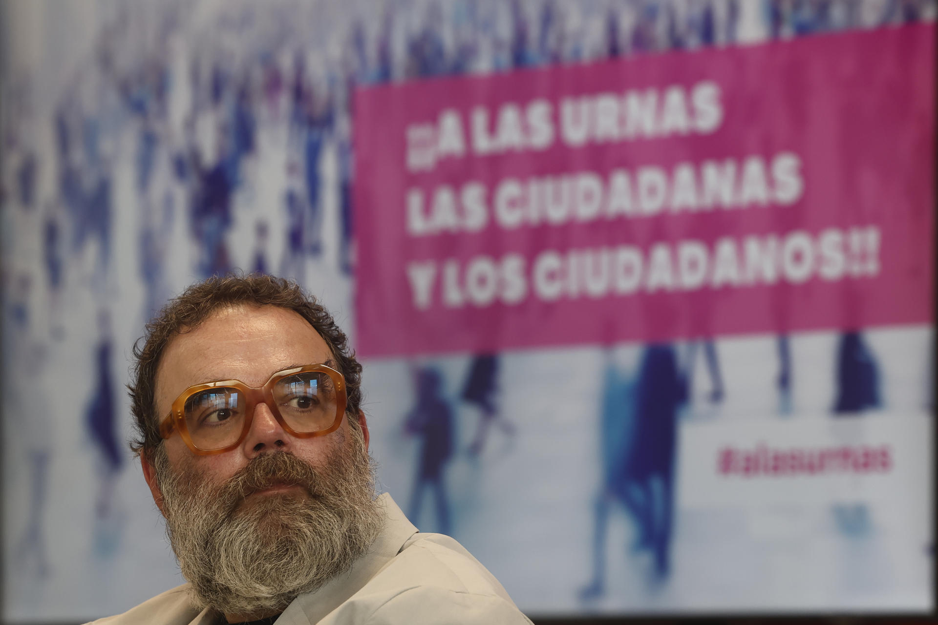 Imagen de archivo (12/7/2023) del Bob Pop durante la presentación del manifiesto '¡A las urnas las ciudadanas y los ciudadanos!' que pedía el voto para partidos progresistas en las elecciones generales del 23 de julio del 2023. EFE/Sergio Pérez
