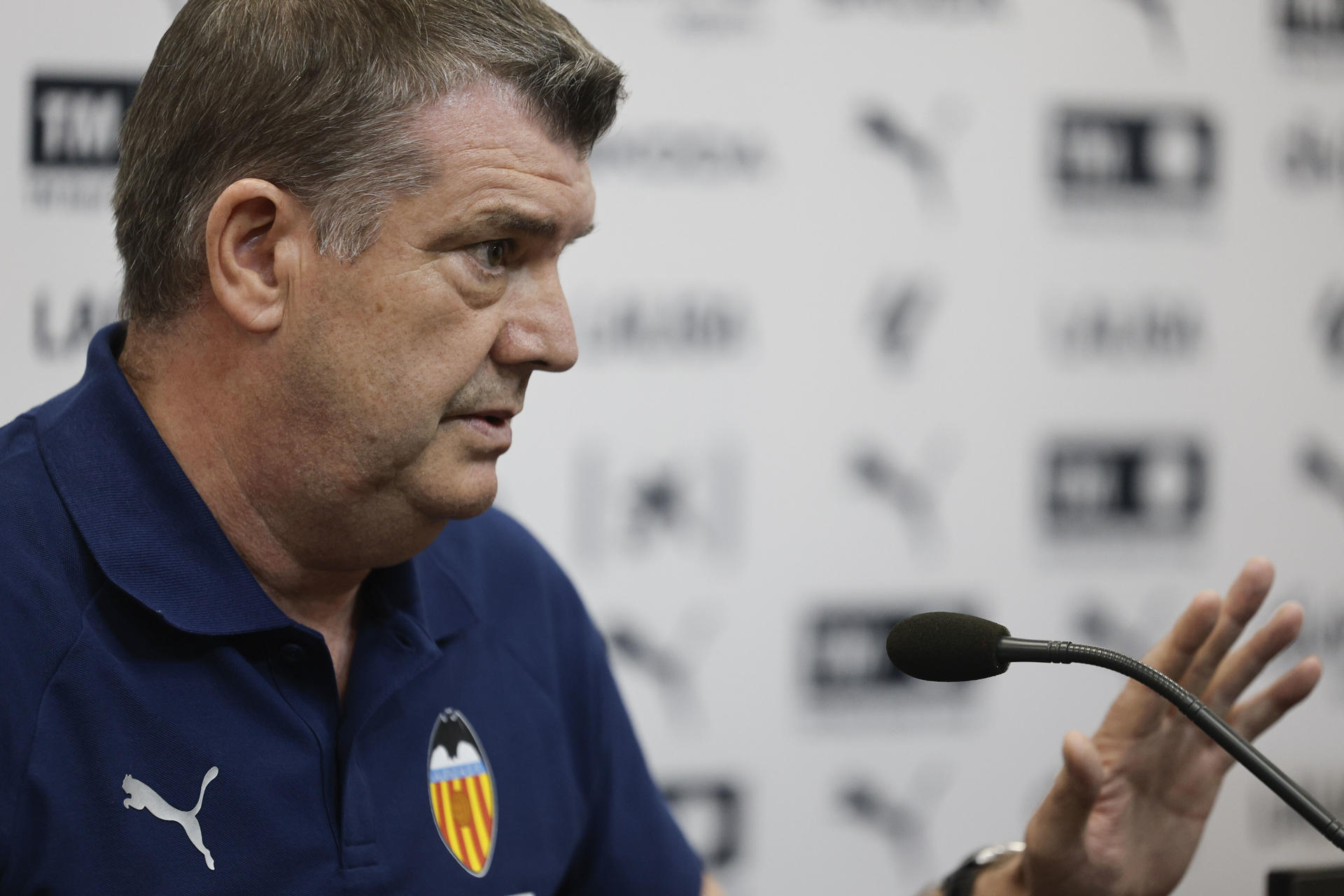 Ron Gourlay, CEO del Valencia CF, durante la rueda de prensa en el Media Center de la Ciutat Esportiva de Paterna.-EFE/ Kai Forsterling