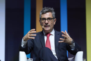 El Ministro de Presidencia y Relaciones con las Cortes, Féliz Bolaños ha participado en una mesa redonda durante la IX Cumbre Global Alianza para el Gobierno Abierto que se celebra estos días en Vitoria. EFE/ Adrian Ruiz Hierro