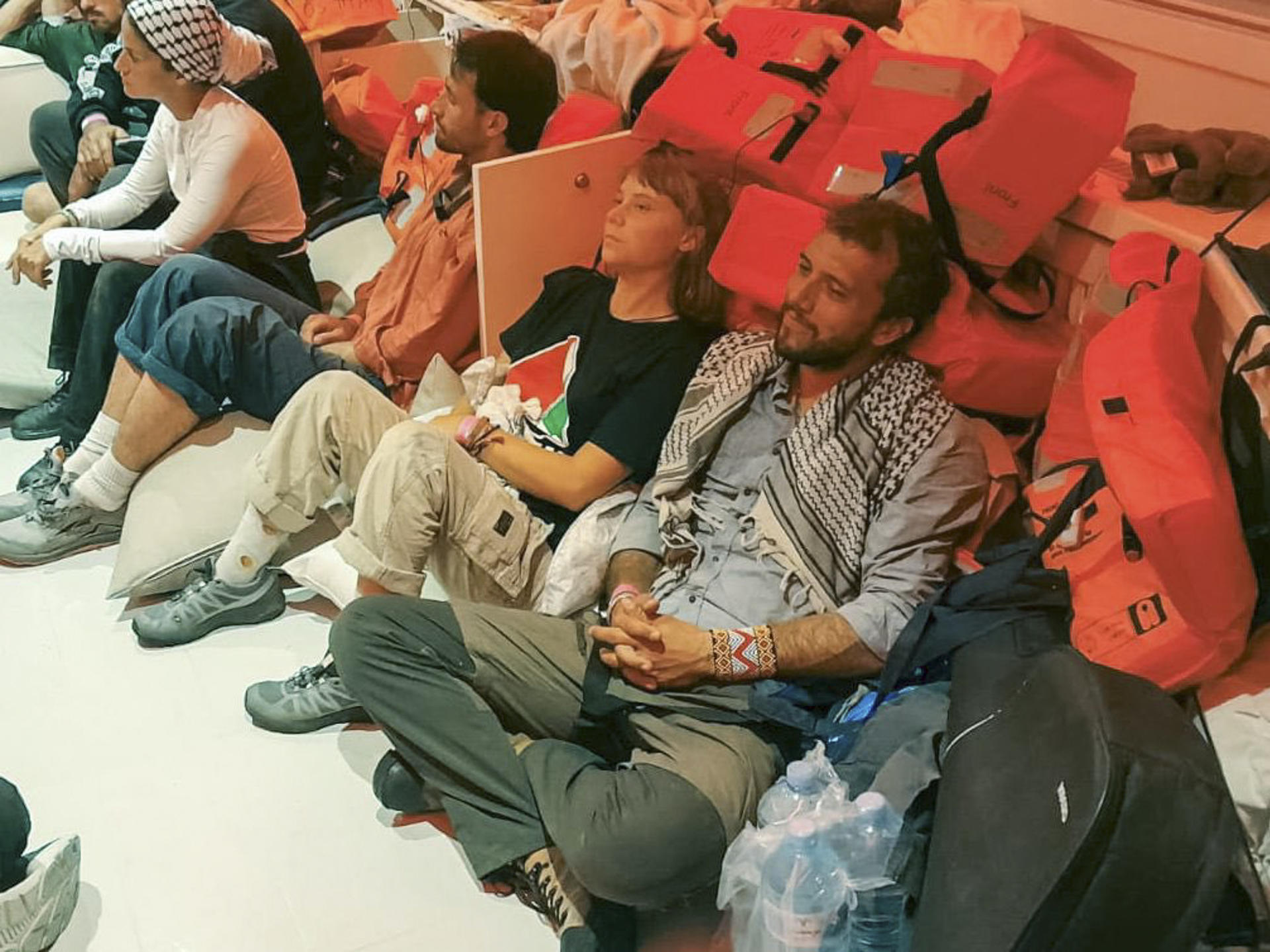 El Ministerio de Exteriores israelí anunció este jueves que algunos de los activistas de la Global Sumud Flotilla arrestados, entre ellos Greta Thunberg, están "seguros y en buen estado de salud" y siendo trasladados "de manera segura" a territorio israelí, donde "comenzarán los procedimientos de deportación a Europa". EFE/  Ministerio de Exteriores israelí // SOLO USO EDITORIAL/SOLO DISPONIBLE PARA ILUSTRAR LA NOTICIA QUE ACOMPAÑA (CRÉDITO OBLIGATORIO)