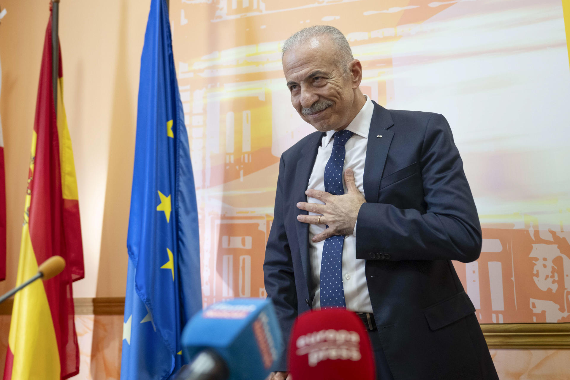 El embajador de Palestina en España, Husni Abdel Wahed, durante una acto público este martes en Santander. EFE/Pedro Puente Hoyos.