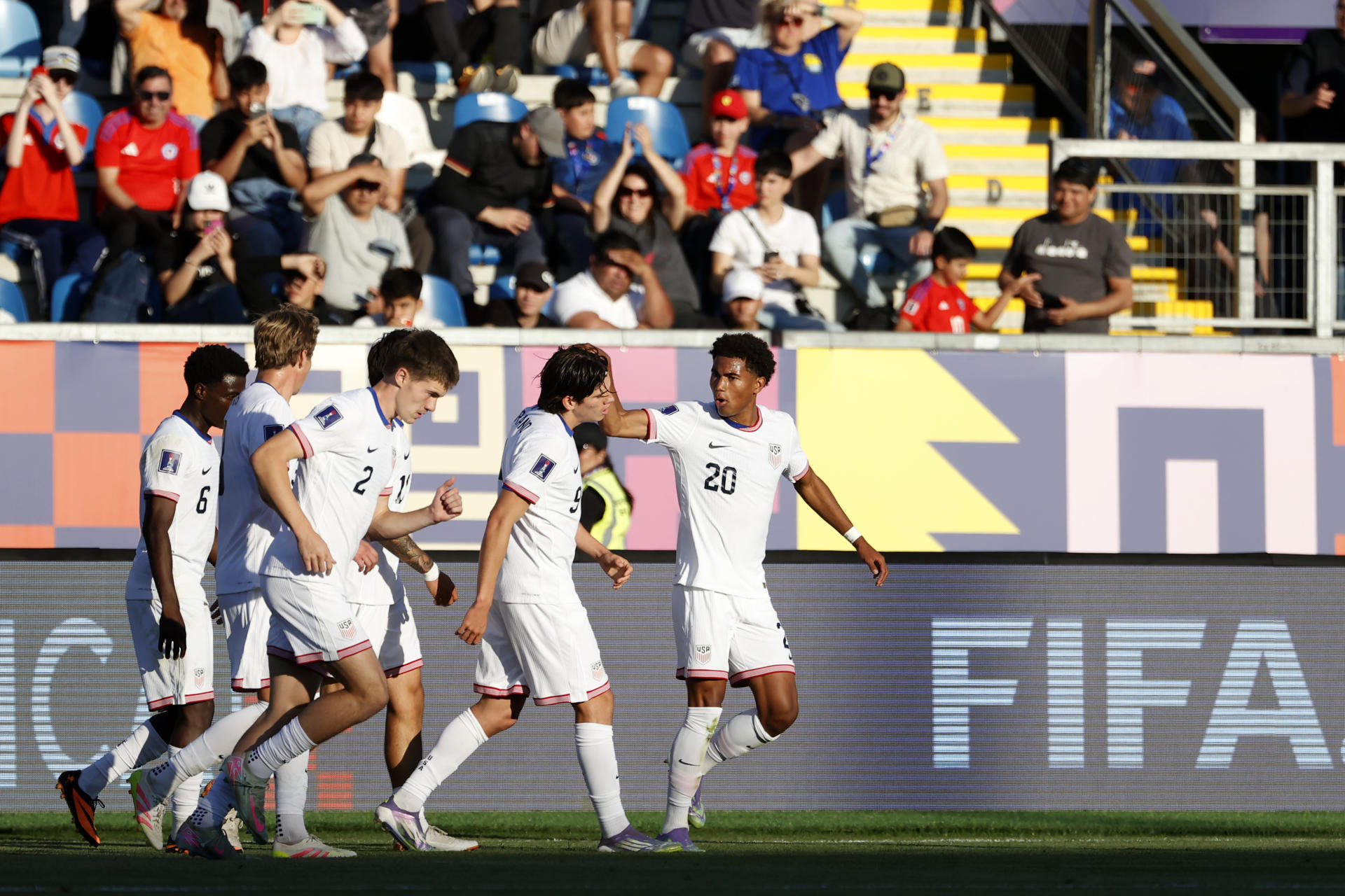 Jugadores de Estados Unidos celebran un gol en un partido del grupo E de la Copa Mundial Sub-20. EFE/ Elvis González