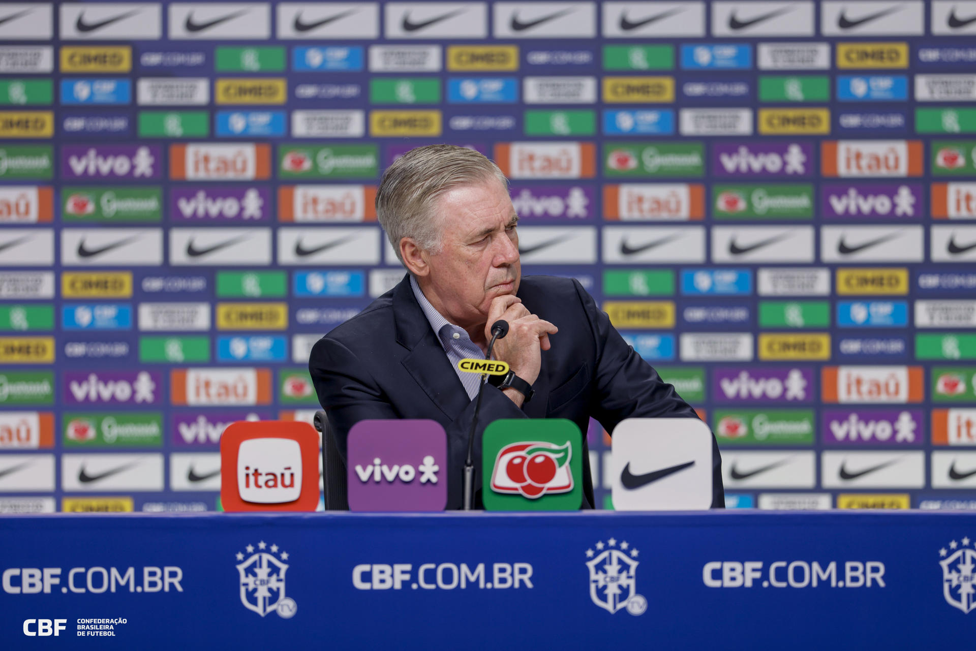 Fotografía cedida por la Confederación Brasileña de Fútbol (CBF) del seleccionador de Brasil, Carlo Ancelotti, hablando durante una rueda de prensa en la sede de la CBF en Rio de Janeiro (Brasil). EFE/ Rafael Ribeiro/ Confederación Brasileña de Fútbol/ SOLO USO EDITORIAL/

