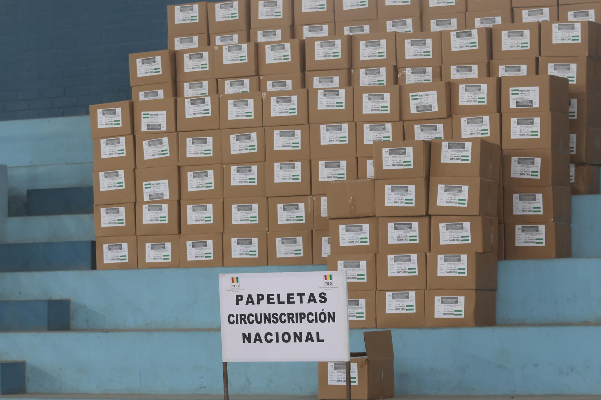 Fotografía de material electoral este 6 de octubre de 2025, en Santa Cruz (Bolivia). EFE/Juan Carlos Torrejon

