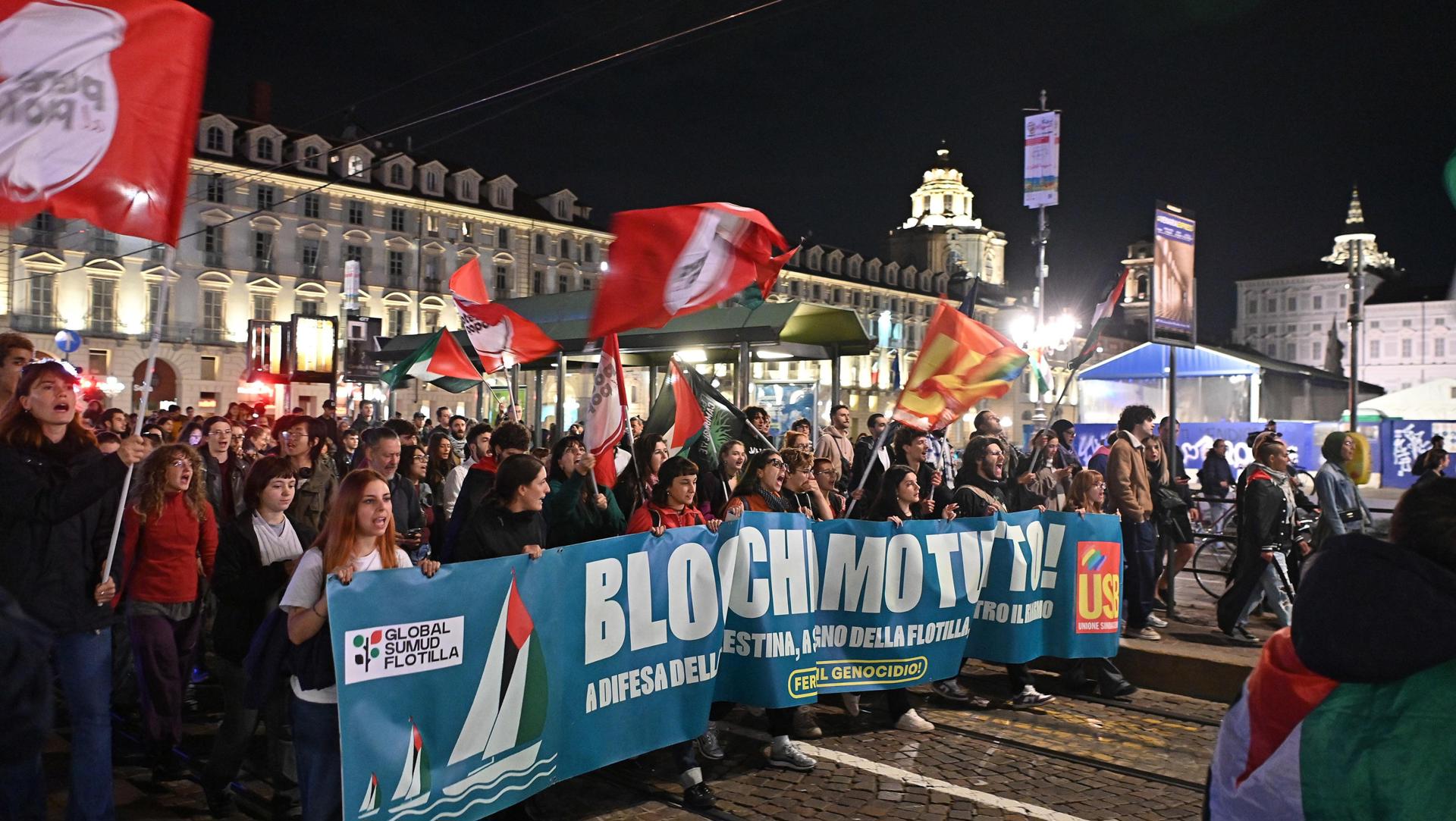 Protesta en Turín contra la interceptación de la Flotilla. EFE/EPA/Alessandro Di Marco
