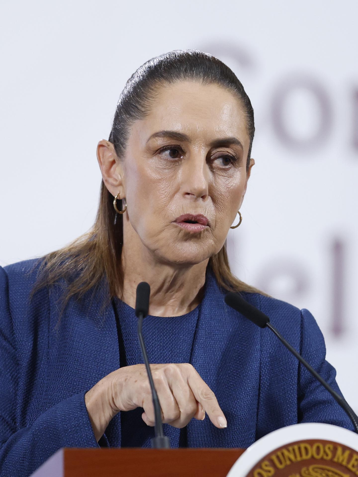 La presidenta de México, Claudia Sheinbaum, habla durante una rueda de prensa este miércoles, en el Palacio Nacional de la Ciudad de México (México). EFE/Sáshenka Gutiérrez

