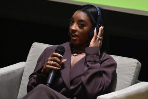 La medallista olímpica de Estados Unidos Simone Biles habla durante una charla llamada "El Poder de Creer" este miércoles, en la sede del Gobierno de la Ciudad de Buenos Aires (Argentina). EFE/Matías Martin Campaya