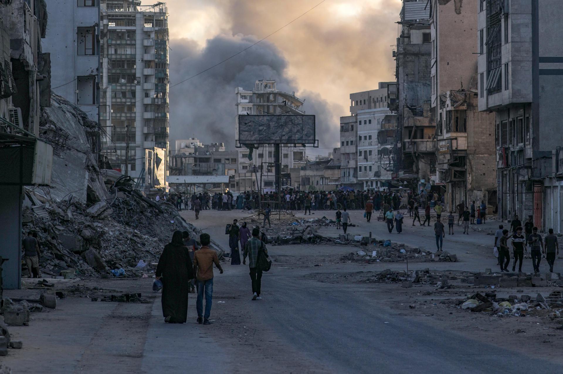 Bombardeo israelí en Gaza el 6 de octubre de 2025. EFE/EPA/MOHAMMED SABER