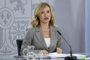 La portavoz y ministra de Educación, Formación Profesional y Deportes, Pilar Alegría, durante la rueda de prensa posterior a la reunión del Consejo de Ministros, en una imagen de archivo. EFE/Rodrigo Jiménez
