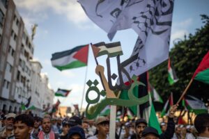 Personas participan en una manifestación en apoyo al pueblo palestino en Rabat, Marruecos EFE/EPA/JALAL MORCHIDI