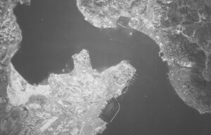 Fotografía aérea cedida por Hong Kong Spatial History Project / Hong Kong Baptist University de bombardeos sobre Hong Kong durante la II Guerra Mundial. EFE/ Hong Kong Spatial History Project / Hong Kong Baptist University /SOLO USO EDITORIAL/ NO VENTAS/ SOLO DISPONIBLE PARA ILUSTRAR LA NOTICIA QUE ACOMPAÑA (CRÉDITO OBLIGATORIO)