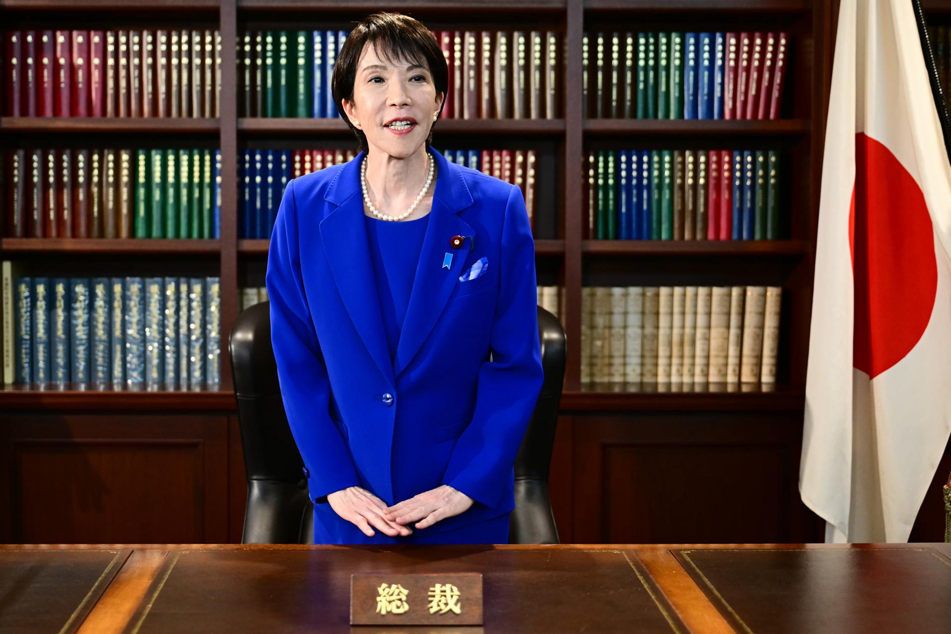 La nueva líder del Partido Liberal Democrático (PLD) de Japón, Sanae Takaichi, al comparecer ante la prensa, este sábado, 4 de octubre, tras ganar las elecciones primarias de su colectividad, en Tokio (Japón). EFE/Yuichi Yamazaki/Pool