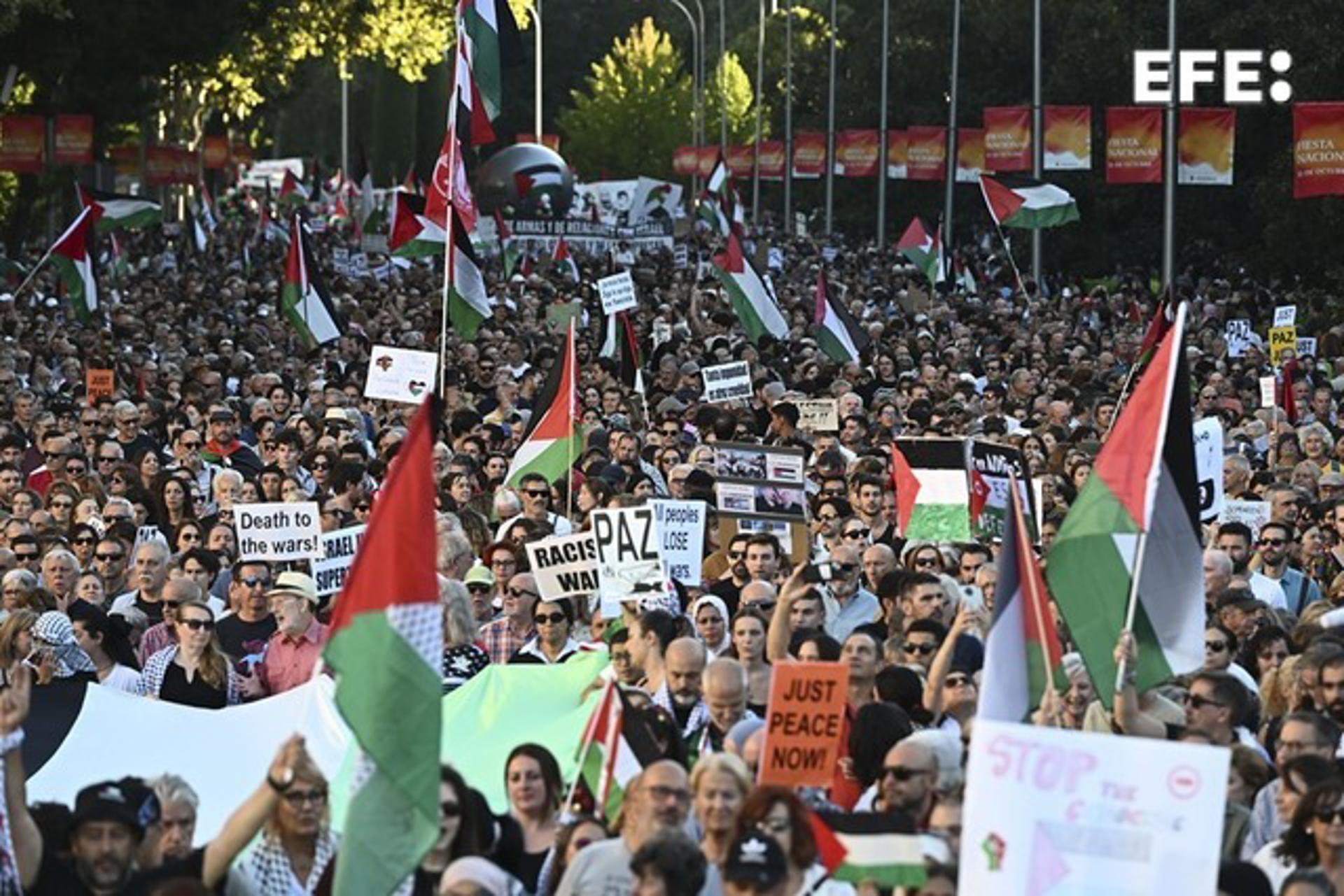 Vista de la manifestación por Palestina celebrada esta tarde en Madrid.EFE/Fernando Villar
