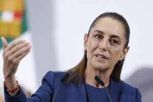 La presidenta de México, Claudia Sheinbaum, habla durante una rueda de prensa este miércoles, en el Palacio Nacional de la Ciudad de México (México). EFE/ Sáshenka Gutiérrez