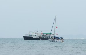 Un barco de la Flotilla Sumud en Sidi Bou Said, Túnez, el 7 de septiembre de 2025, en una parada de su viaje rumbo a Gaza. EFE/EPA/MOHAMED MESSARA